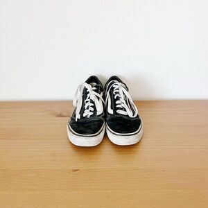 VANS! ORIGINAL OLD SKOOL! BLACK & WHITE SNEAKERS!